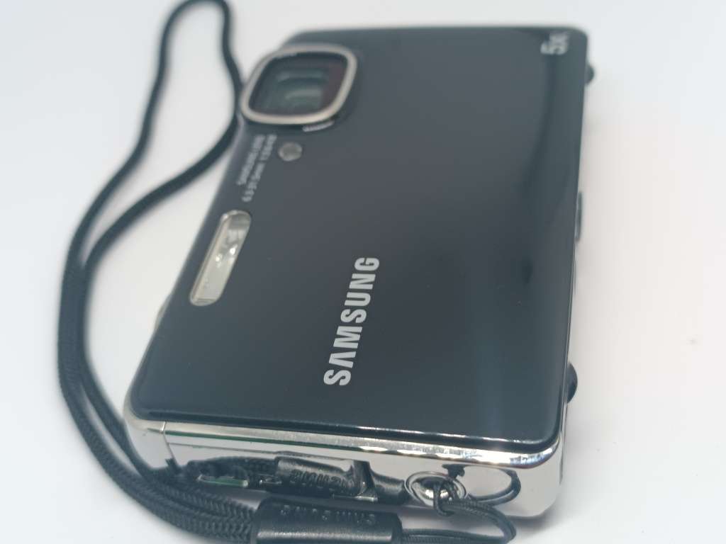 Samsung WP10 - 12MP - 5x Zoom - Digital Waterproof Camera