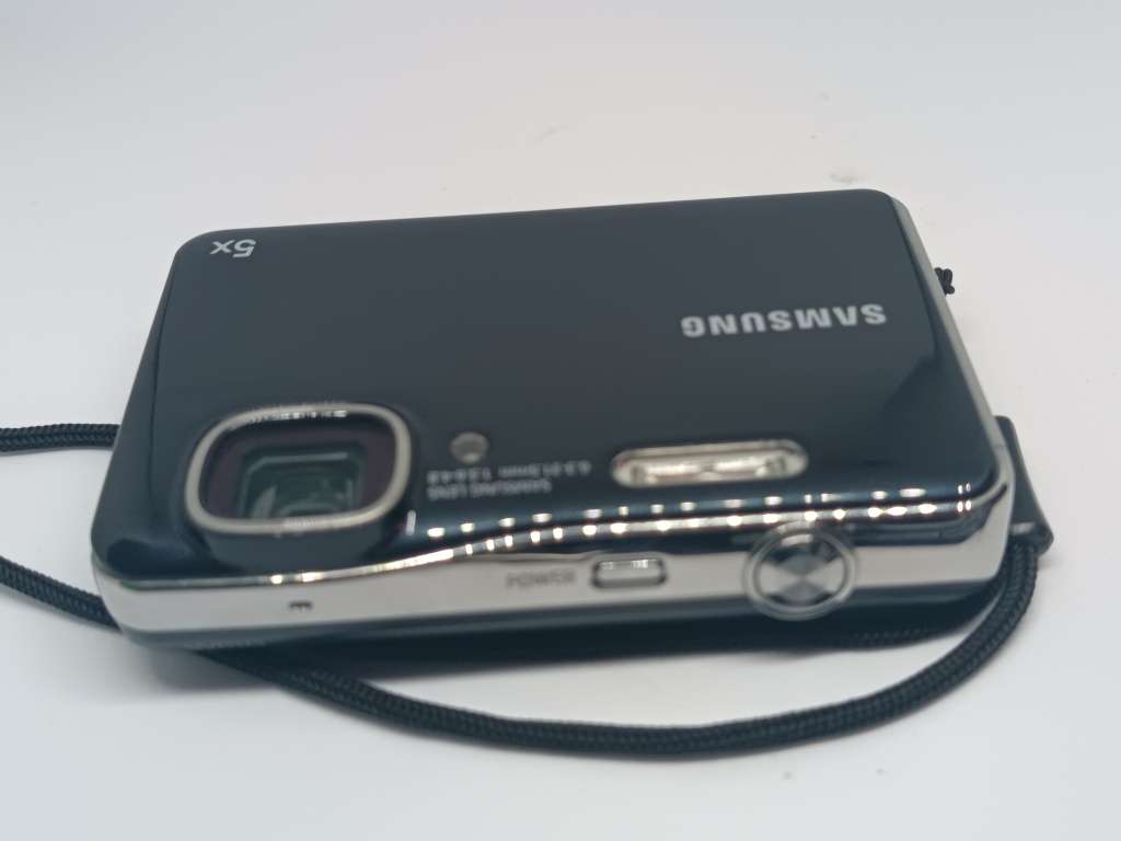 Samsung WP10 - 12MP - 5x Zoom - Digital Waterproof Camera