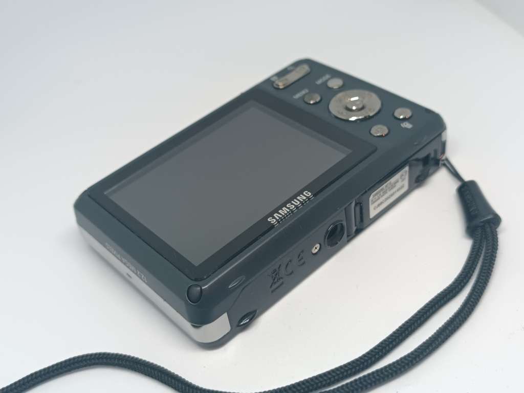 Samsung WP10 - 12MP - 5x Zoom - Digital Waterproof Camera