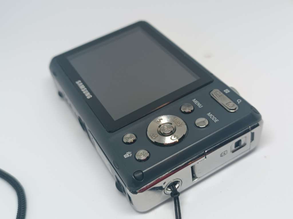 Samsung WP10 - 12MP - 5x Zoom - Digital Waterproof Camera