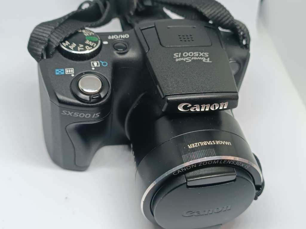 Canon POWERSHOT SX500iS - 16MP - 30x Zoom - Digital Camera
