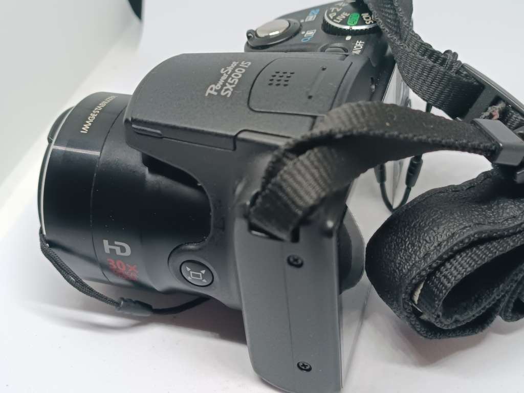 Canon POWERSHOT SX500iS - 16MP - 30x Zoom - Digital Camera