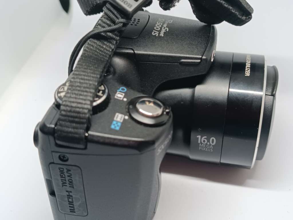 Canon POWERSHOT SX500iS - 16MP - 30x Zoom - Digital Camera