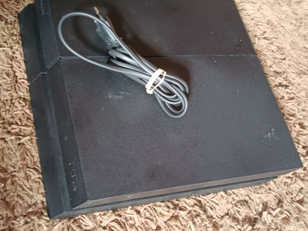 Sony Ps4 Phat console (Sold as is)
