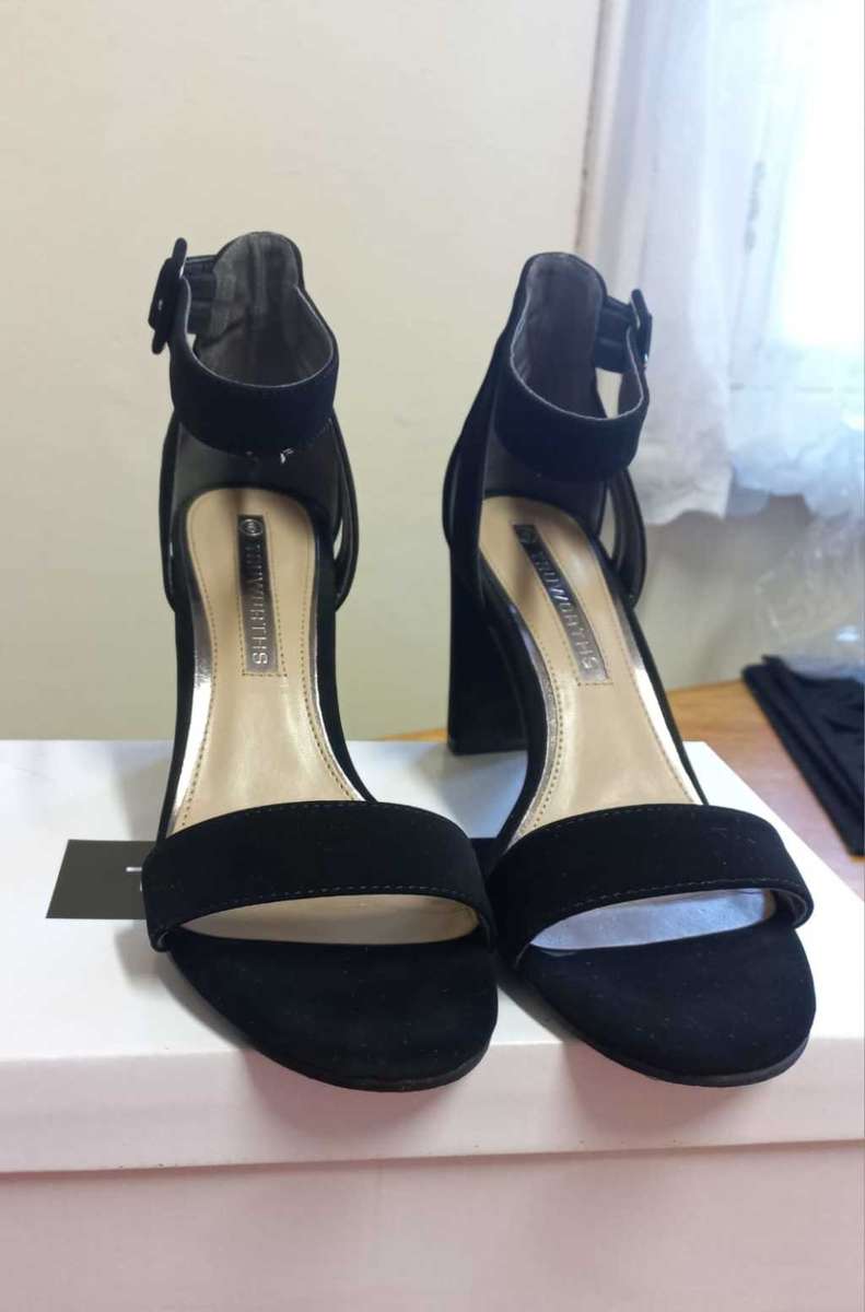 Ladies shoes