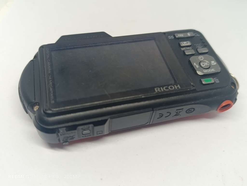 Ricoh WG-20 - 14MP - 5x Zoom - Waterproof Digital Camera