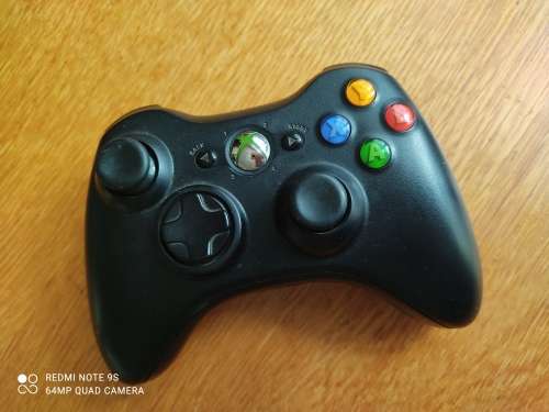 XBOX 360 S 250GB + KINECT + 4 GAMES