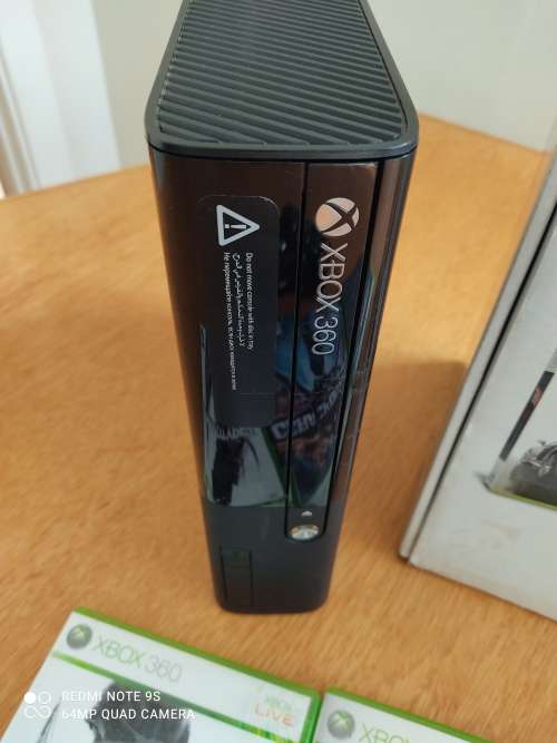 XBOX 360 WITH ORIGINAL BOX IN CLEAN CONDITION