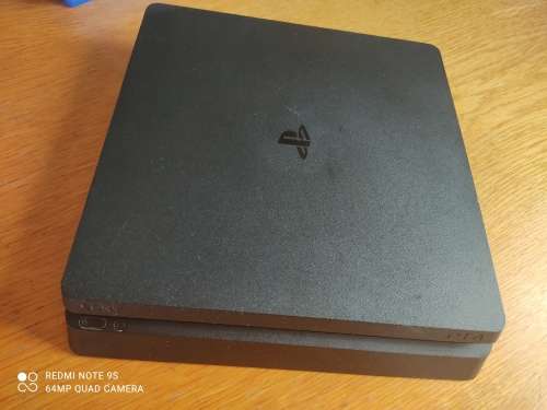 PLAYSTATION 4 SLIM 500GB