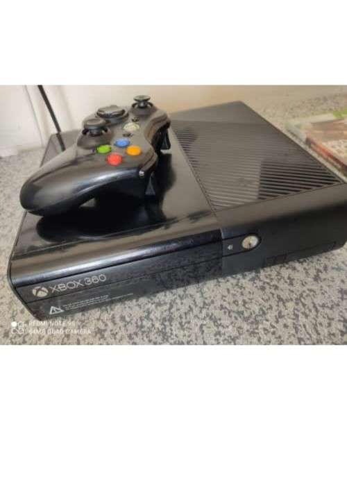 XBOX 360 CONSOLE