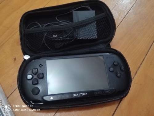 PSP Portable console Model E1004 + games