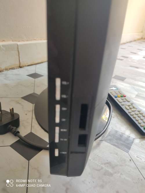 22` Telefunken TV + remote