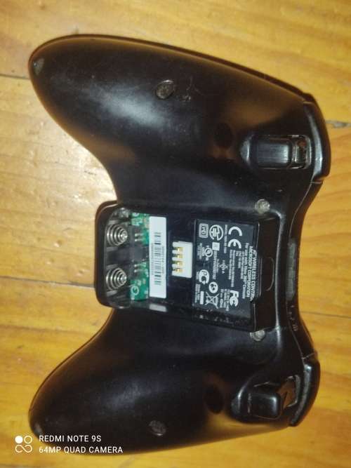 Xbox 360 controller for repair