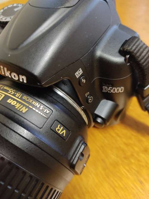 Nikon D5000