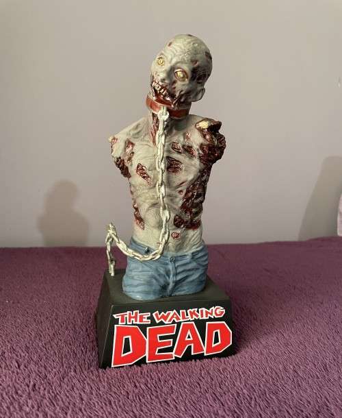 Diamond Select Toys The Walking Dead Michonne`s Pet Zombie Color Vinyl Bust - Coin Bank