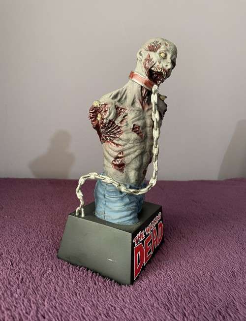 Diamond Select Toys The Walking Dead Michonne`s Pet Zombie Color Vinyl Bust - Coin Bank