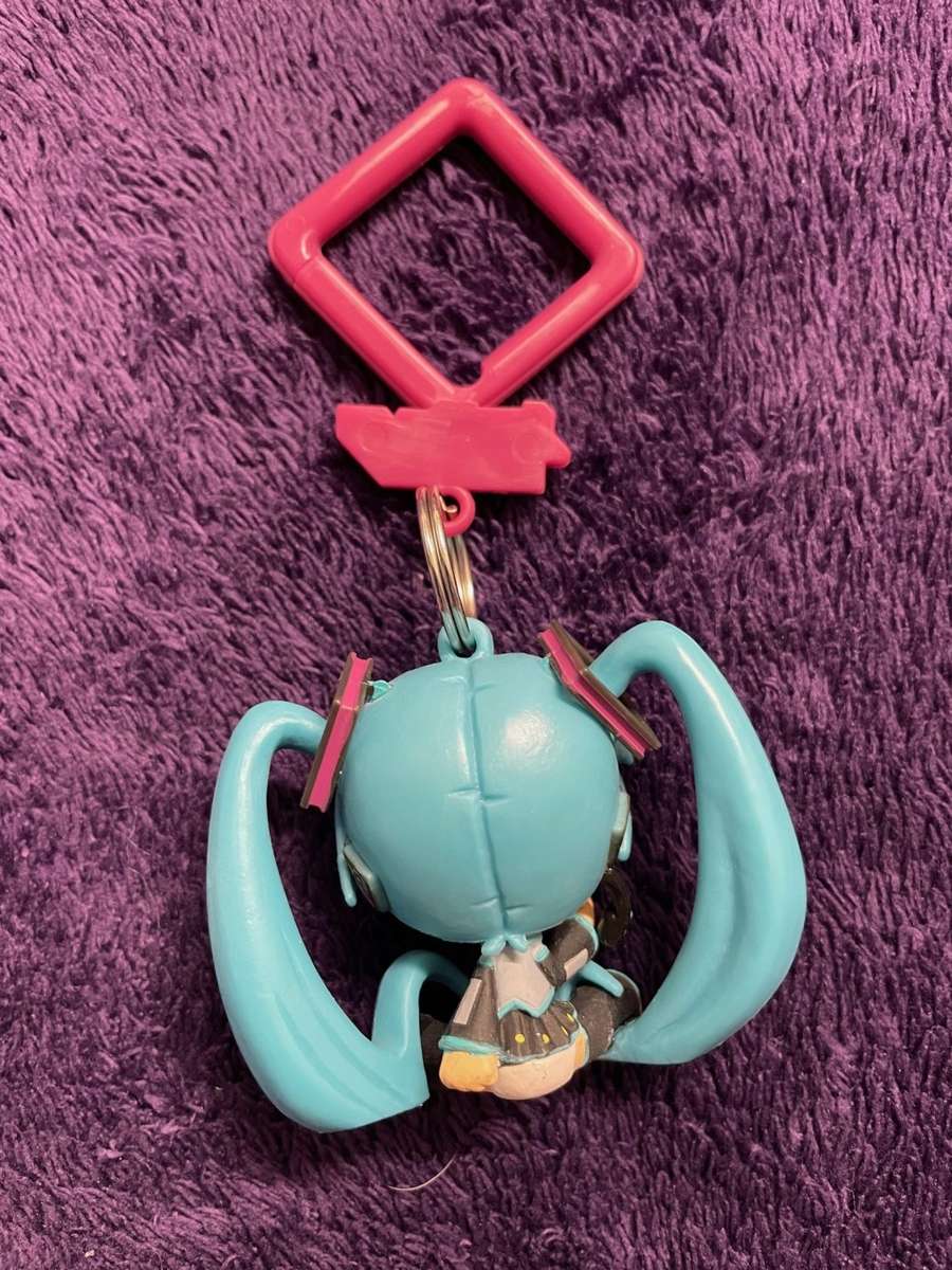 Hatsune Miku Hangers Keychain Figure - - Dizzy Crying