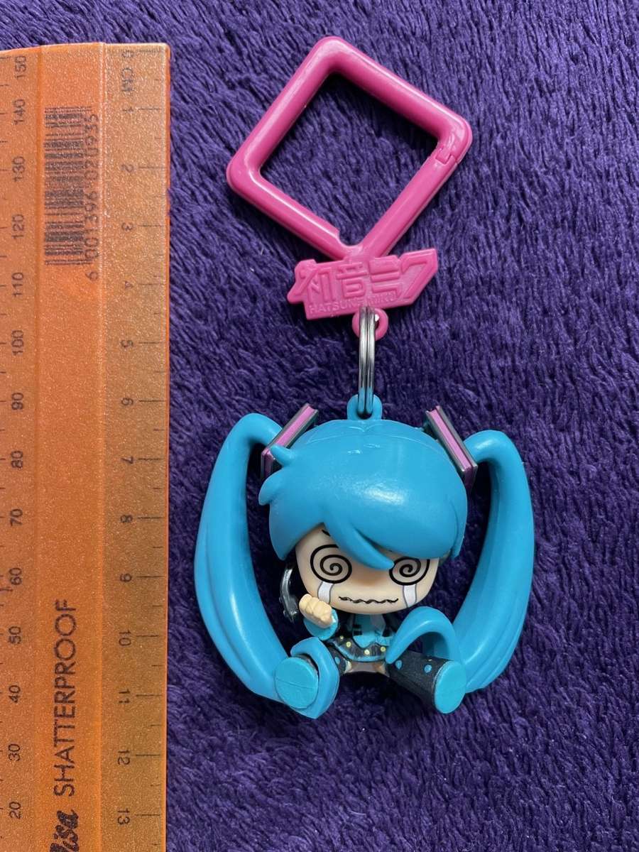 Hatsune Miku Hangers Keychain Figure - - Dizzy Crying