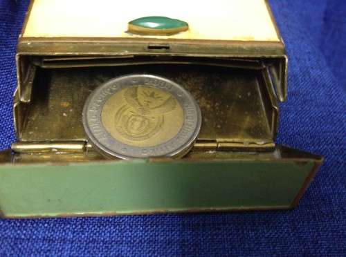 RARE*EnamelCreamGreenSLIM*CIGARETTE CASE Green Rhine stone Catch H75