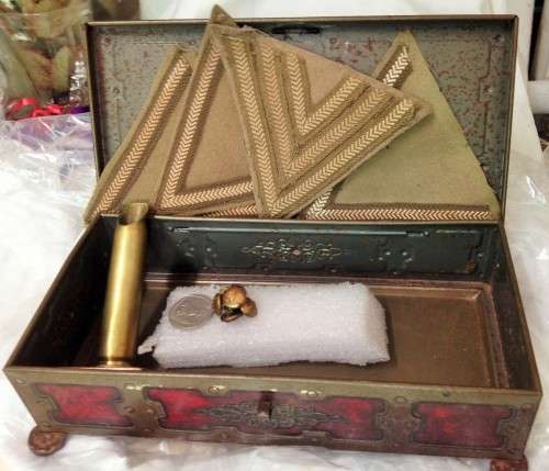 Insignia 4 x S.A.ARMY SEARGENT RANK 1960`s?[TRENCH Art .50cartrigecasing]*5 Brass buttons*Tin BOX