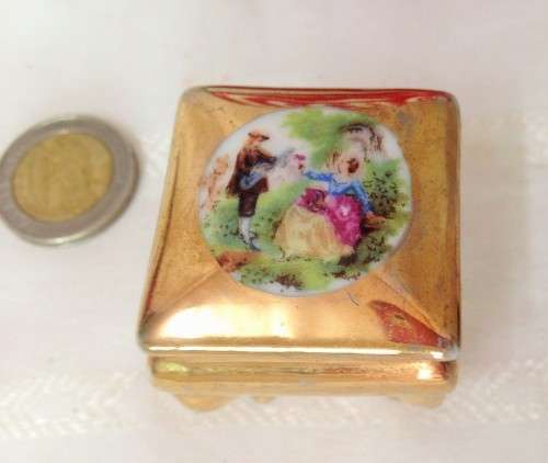 miniature*TRINKET BOX!!! LIMOGE STYLE FRENCH" Romance" !!GREAT COUNTRY HOME DECOR!!