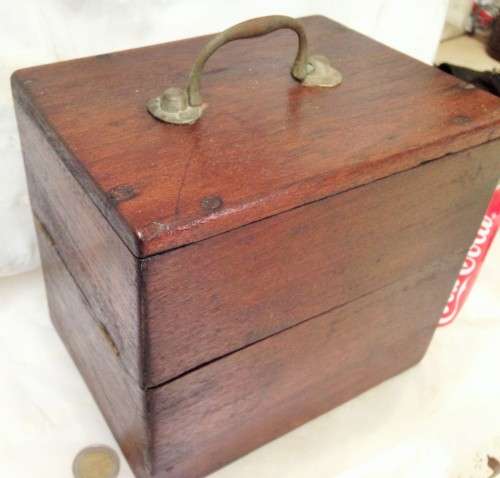 VINTAGE  *WOOD BOX  *HINGES*BRASS HANDLE* CATCH!!GREAT COUNTRY HOME DECOR!!!L@@Kat all my LISTINGS