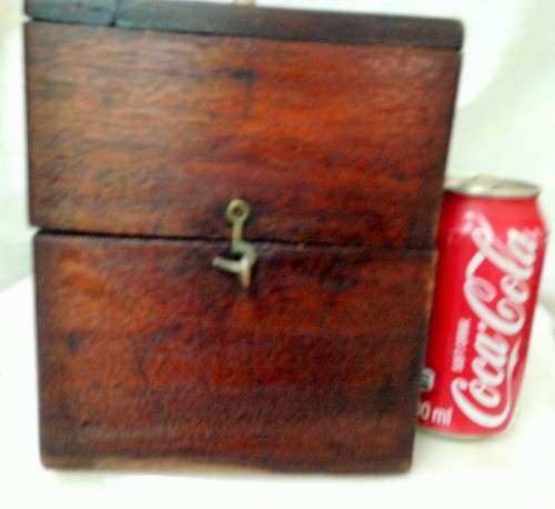 VINTAGE  *WOOD BOX  *HINGES*BRASS HANDLE* CATCH!!GREAT COUNTRY HOME DECOR!!!L@@Kat all my LISTINGS