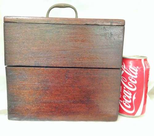 VINTAGE  *WOOD BOX  *HINGES*BRASS HANDLE* CATCH!!GREAT COUNTRY HOME DECOR!!!L@@Kat all my LISTINGS