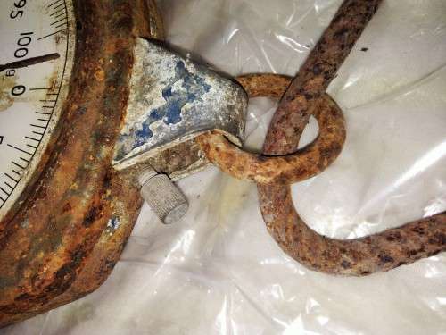 vtg SCALE SALTER**Rusted**Not working**FOR DISPLAY ONLY**!!!GREAT COUNTRY HOME AND KITCHEN DECOR!!!!