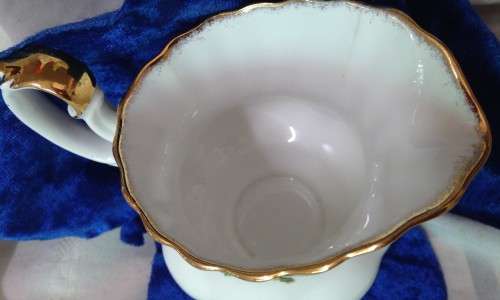 Royal AlbertJUG Old Country Roses crack *LOOK At All My BUY NOW listings NO WAITING