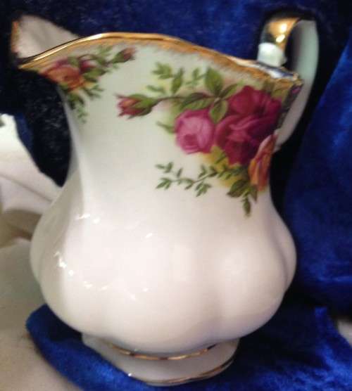 Royal AlbertJUG Old Country Roses crack *LOOK At All My BUY NOW listings NO WAITING