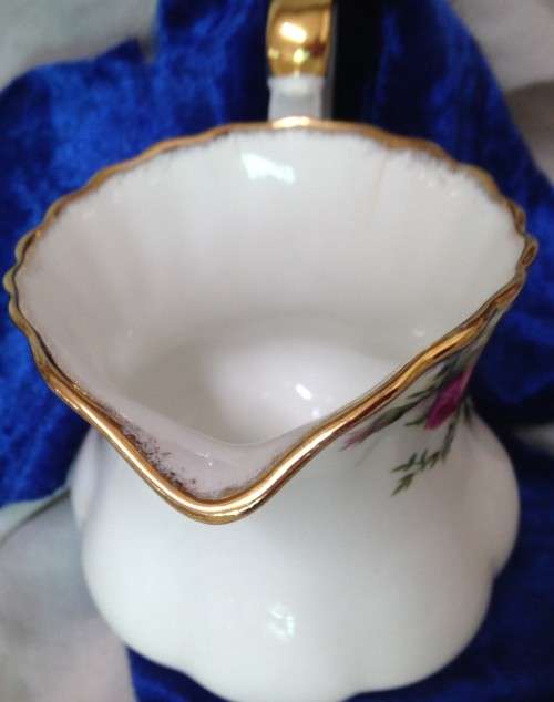 Royal AlbertJUG Old Country Roses crack *LOOK At All My BUY NOW listings NO WAITING