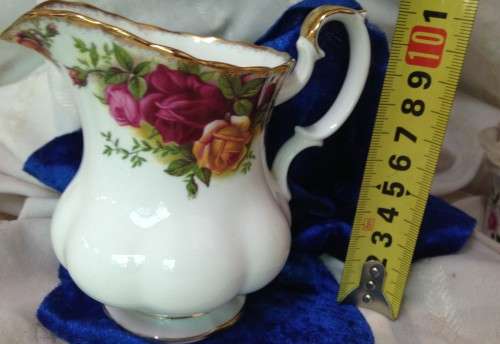 Royal AlbertJUG Old Country Roses crack *LOOK At All My BUY NOW listings NO WAITING