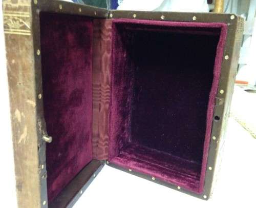 TRINKET BOX*TAN LEATHER*gold embossed trim-ITALY*FlorenceFLEUR DE LYS