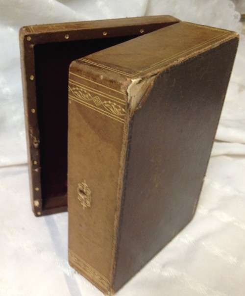 TRINKET BOX*TAN LEATHER*gold embossed trim-ITALY*FlorenceFLEUR DE LYS