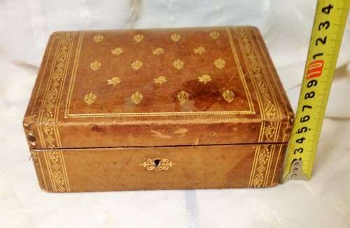 TRINKET BOX*TAN LEATHER*gold embossed trim-ITALY*FlorenceFLEUR DE LYS