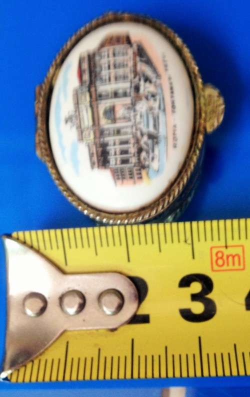 Pill Box porcelain top ROMA Fontana Di Trev *Italy yellow metal