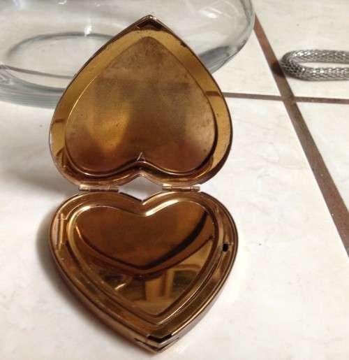 Powder COMPACT So Special*Heart shape gold tone blush metal Scroll  initial+ Scrip reads Love Aubrey