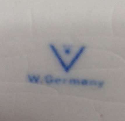 bid each one*1 BOY  HUMMEL+1 SYLVAC SCARDY CAT-BESWICK DOG REPAIRED DAMAGES TO CERAMIC* SO.So  Sweet