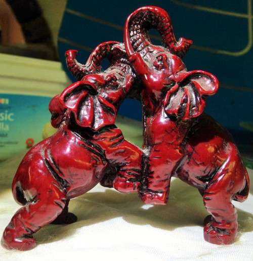 EXQUISITE *ELEPHANTS FIGURINE COMPOSIT!!GREAT COUNTRY HOME DECOR!!L@@K this is a BUY NOW*NO WAITING