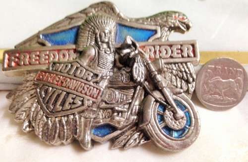 ??BARLEY DAVIDSON -HAS RED INDIAN ON MOTOR CYCLE  BELT BUCKLE -SILVER TONE -BASE METAL
