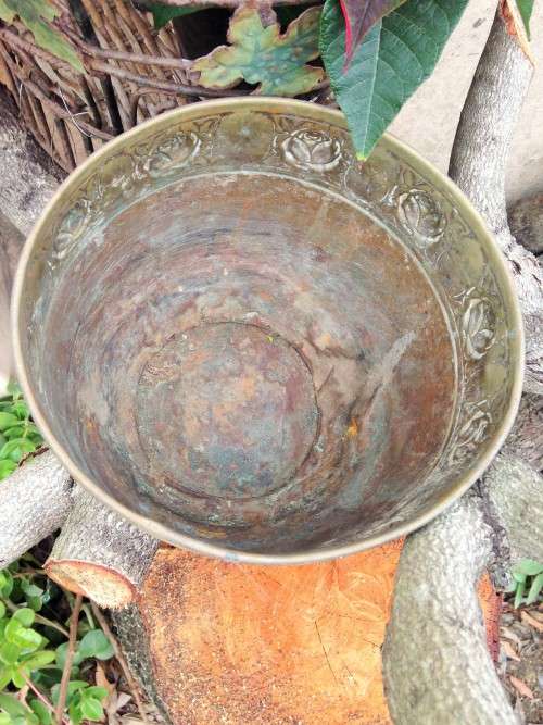 1 BRASS VASE embossed STYLE  SCOTISH  ART &CRAFTS BROAD  REPOUSSE DECOR TOP HAS BAND OF ROSES