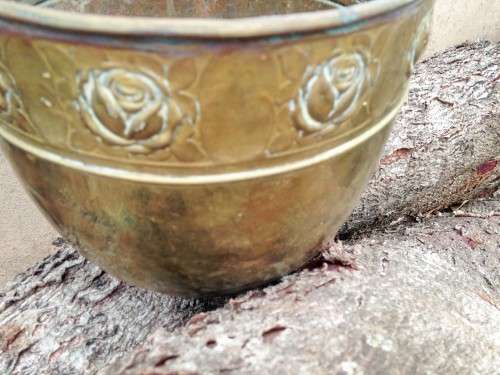 1 BRASS VASE embossed STYLE  SCOTISH  ART &CRAFTS BROAD  REPOUSSE DECOR TOP HAS BAND OF ROSES