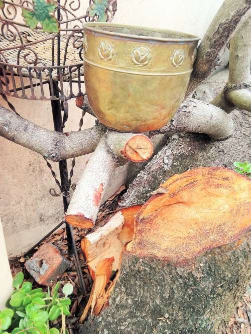 1 BRASS VASE embossed STYLE  SCOTISH  ART &CRAFTS BROAD  REPOUSSE DECOR TOP HAS BAND OF ROSES