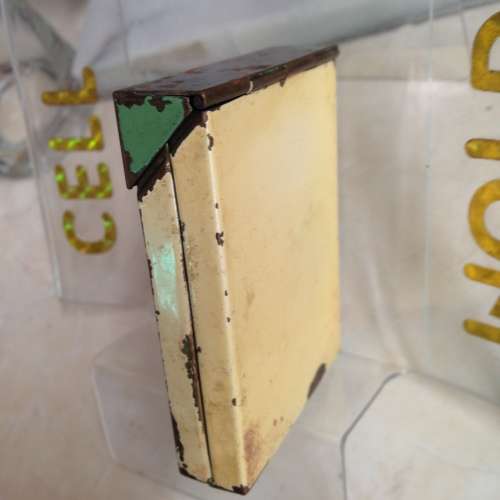 RARE*EnamelCreamGreenSLIM*CIGARETTE CASE Green Rhine stone Catch H75