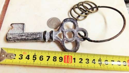 Antique Style Cast Iron Key + Ring