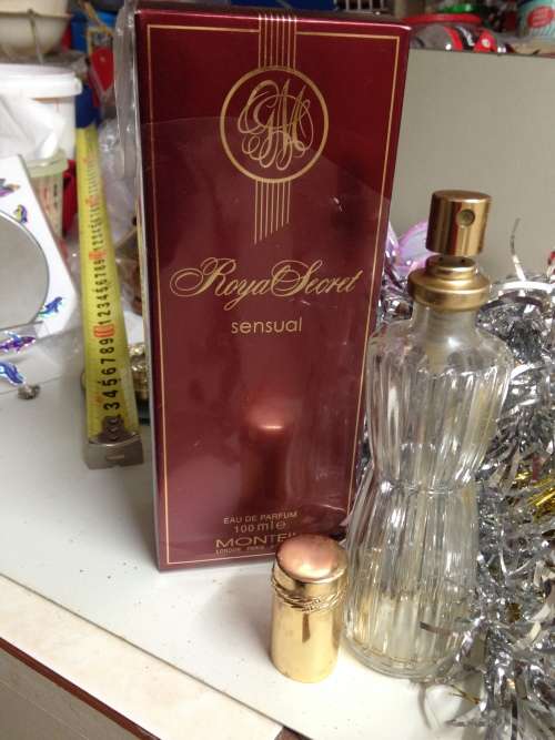 Perfume bottle YOUTH DEW empty + empty Box Royal Secret