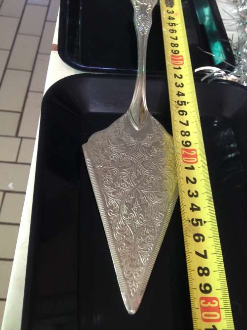 1 PASTA FORK AND 1 LIFTERhasSERRATED  EDGES*KINGS PATTERN232grms solid*GREAT COUNTRY HOME DECOR*