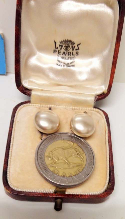 VINTGE LOTUS SCREWonPEARLearrings*ORIGINALboxSimilated+mopCAVIAR SPOON*GREAT COUNTRY HOME DECOR*l@@K