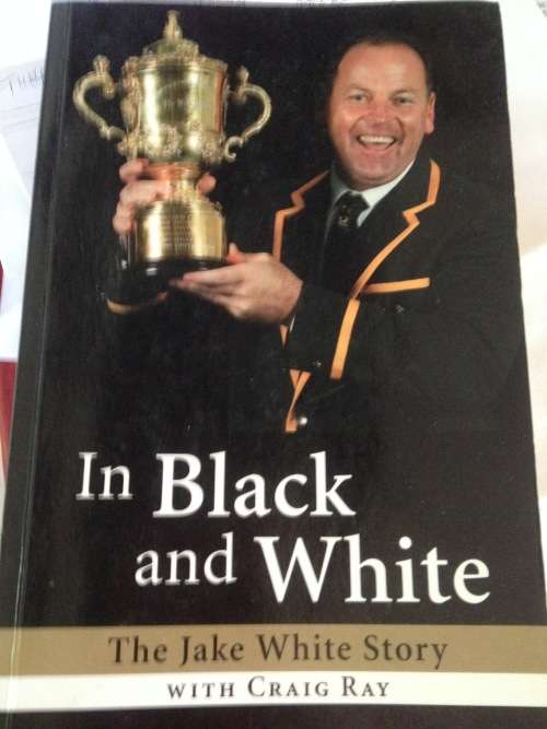 SLEEVELESS SWEATERhasEMBLEMofSOUTH AFRICA 1995 WORLD CUP RUGBY+2BOOKs*L@KatMyBUY NOWitems*NO WAIT